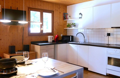 Blenio Apartamento | Acogedor apartamento para 4 personas con WIFI, TV, patio, mascotas permitida y vista panorámica