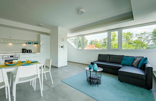 Balatonszemes Apartamento | Acogedor apartamento para 6 personas con A/C, WIFI, piscina, TV, terraza y mascotas permitida