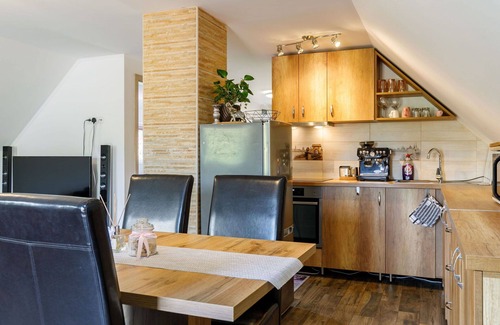 Balatonszemes Apartamento | Bonito apartamento para 6 personas con A/C, WIFI, TV y balcón