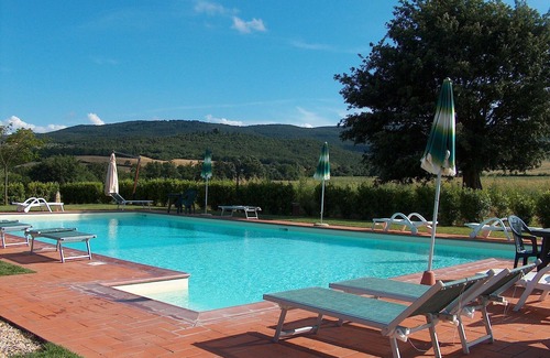 Casole d'Elsa Casa | Acogedor apartamento en villa con piscina, WIFI, TV, patio, vista panorámica y aparcamiento