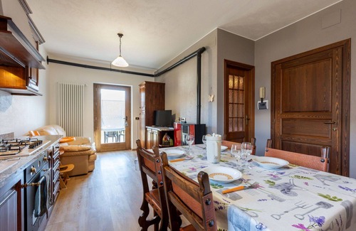Fenis Apartamento | Hermoso apartamento para 4 personas con WIFI, piscina, TV, terraza y mascotas permitida