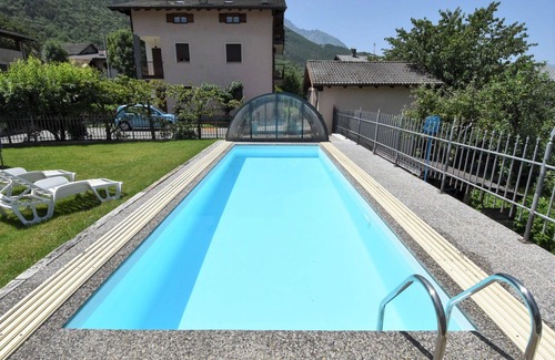 Fenis Apartamento | Hermoso apartamento para 4 personas con WIFI, piscina, TV, terraza y mascotas permitida