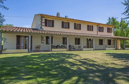 Lamporecchio Villa | Apartamento en villa con piscina privada, WIFI, TV, balcón, mascotas permitida, aparcamiento