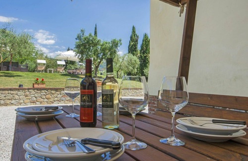 Lamporecchio Villa | Apartamento en villa con piscina privada, WIFI, TV, balcón, mascotas permitida, aparcamiento