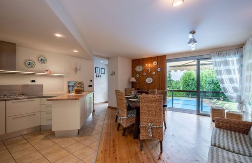 Monteu Roero Apartamento | Bonito apartamento para 6 personas con piscina privada, A/C, WIFI, TV, terraza y mascotas permitida