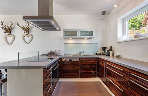 Sankt Urban Apartamento | Precioso apartamento para 6 personas con WIFI, TV, terraza, mascotas permitida y aparcamiento