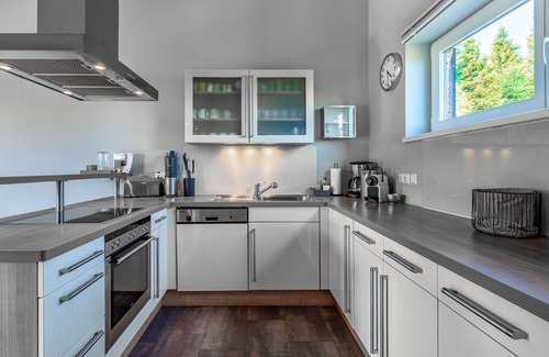 Sankt Urban Apartamento | Bonito apartamento para 6 personas con WIFI, TV, balcón, mascotas permitida y aparcamiento