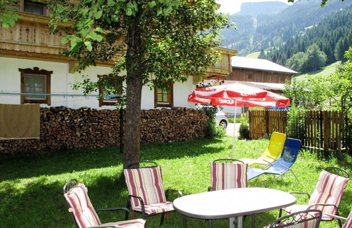 Hainzenberg Villa | Hermoso apartamento en villa para 14 personas con WIFI, TV, patio, vista panorámica y aparcamiento
