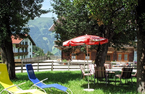 Hainzenberg Villa | Hermoso apartamento en villa para 14 personas con WIFI, TV, patio, vista panorámica y aparcamiento