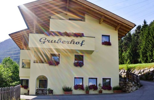Sankt Anton am Arlberg Villa | Acogedor apartamento en villa con WIFI, TV, balcón, mascotas permitida y vista panorámica