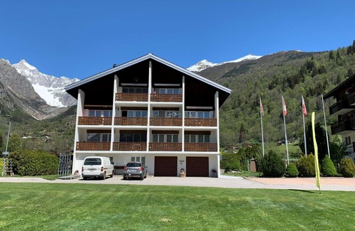 Reckingen Apartamento | Acogedor apartamento para 4 personas con WIFI, TV, balcón y mascotas permitida