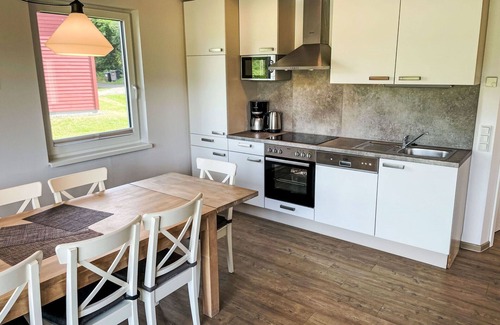 Hechthausen Casa | Acogedor apartamento en villa para 8 personas con piscina, WIFI, TV, terraza y mascotas permitida