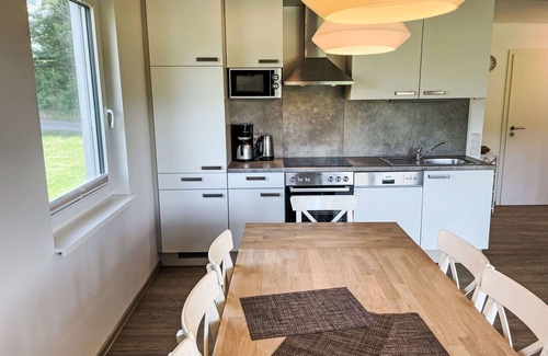 Hechthausen Casa | Acogedor apartamento en villa para 8 personas con piscina, WIFI, TV, terraza y mascotas permitida