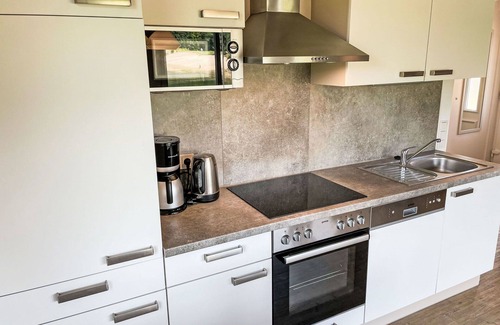 Hechthausen Casa | Acogedor apartamento en villa para 8 personas con piscina, WIFI, TV, terraza y mascotas permitida