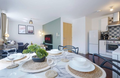 Northampton Condominio | Beautiful Apartment - Free Parking, Wifi, SmartTV