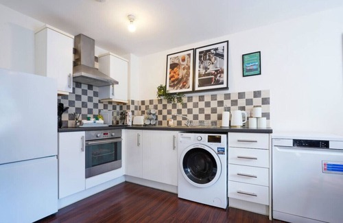 Northampton Condominio | Beautiful Apartment - Free Parking, Wifi, SmartTV