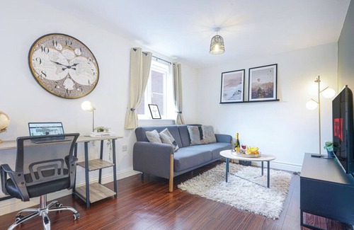 Northampton Condominio | Beautiful Apartment - Free Parking, Wifi, SmartTV