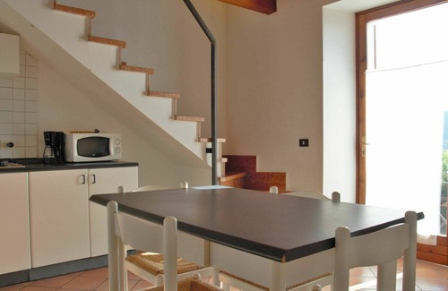 Costermano Apartamento | Acogedor apartamento con piscina, WIFI, A/C, TV, patio, mascotas permitida y aparcamiento