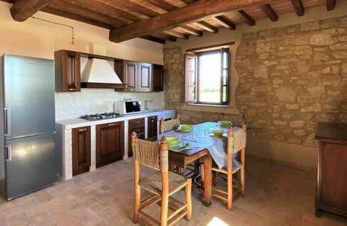Guardistallo Apartamento | Apartamento con WIFI, piscina, A/C, patio, mascotas permitida, vista panorámica, aparcamiento