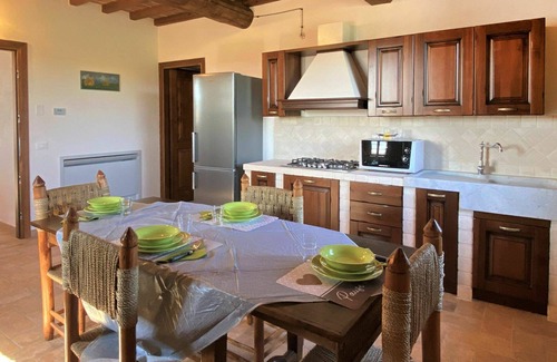 Guardistallo Apartamento | Apartamento con WIFI, piscina, A/C, patio, mascotas permitida, vista panorámica, aparcamiento