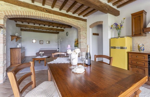 Radicondoli Villa | Hermoso apartamento en villa con WIFI, piscina, veranda, vista panorámica y aparcamiento