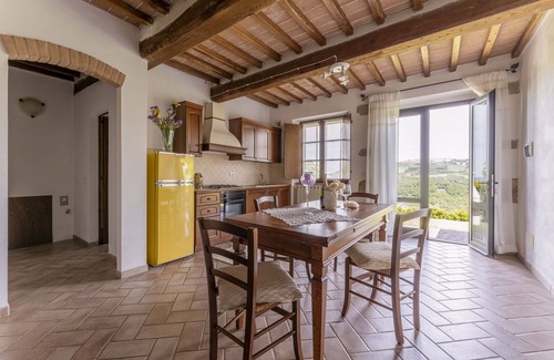 Radicondoli Villa | Hermoso apartamento en villa con WIFI, piscina, veranda, vista panorámica y aparcamiento