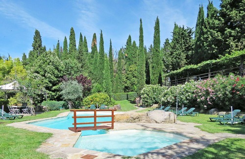 Roccastrada Villa | Bonito apartamento en villa con piscina, WIFI, TV, patio, mascotas permitida y aparcamiento