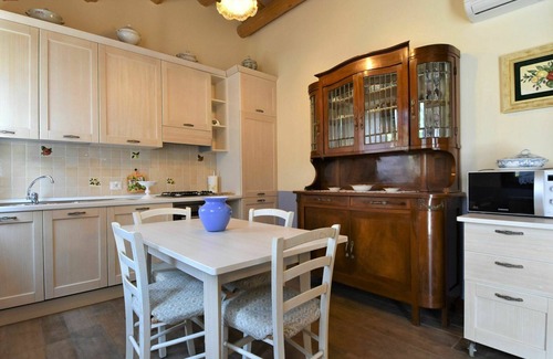Ariano nel Polesine Casa | Bonito apartamento en villa para 4 personas con A/C, WIFI, piscina, TV, patio y aparcamiento