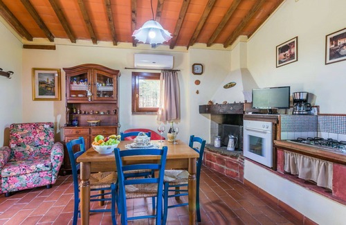 San Miniato Villa | Precioso apartamento en villa con piscina, A/C, TV, patio, mascotas permitida y aparcamiento