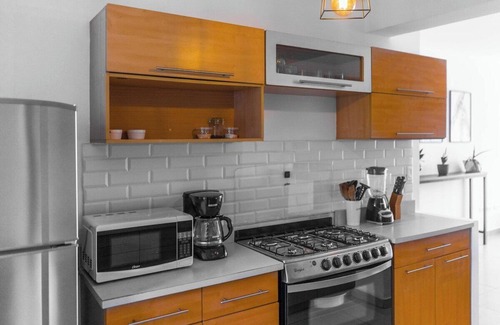 San Salvador Apartamento | Beautiful Apartment in Escalón! City & Volcano Views!