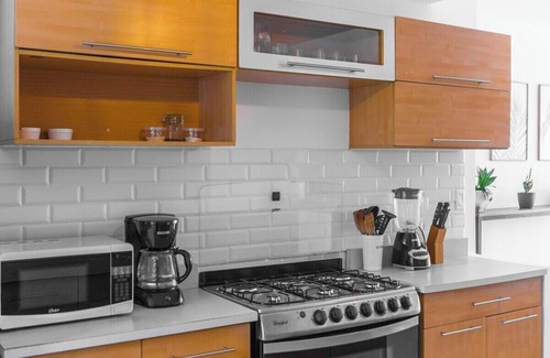 San Salvador Apartamento | Beautiful Apartment in Escalón! City & Volcano Views!