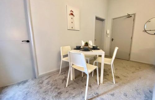 Westbourne Apartamento | Beautiful Apartment - 5 Minute Walk to the Best Beach! - Great Location - Parking - Fast WiFi - Smart TV - Newly decorated - sleeps up to 4! Close to Bournemouth & Poole Town Centre