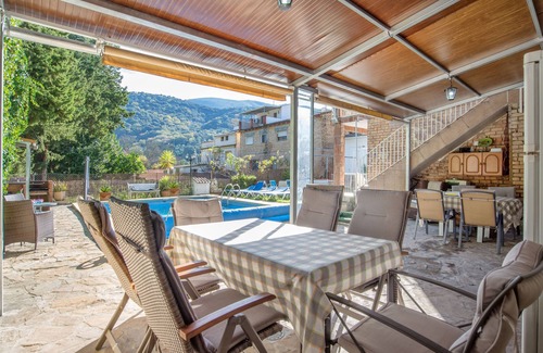 Benaojan Apartamento | Hermoso apartamento "Casa Rural Nacimiento 1" con piscina, jardín, Wi-Fi y aire acondicionado