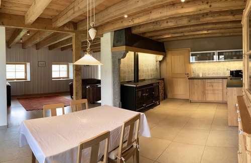 La Brevine Apartamento | Beautiful apartment in an old renovated farmhouse
