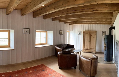 La Brevine Apartamento | Beautiful apartment in an old renovated farmhouse