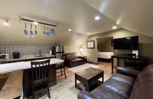 Bozeman Apartamento | Hermoso nuevo apartamento en un entorno rural cerca del centro con vistas a la montaña.