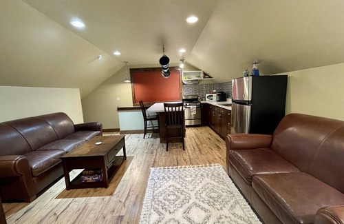 Bozeman Apartamento | Hermoso nuevo apartamento en un entorno rural cerca del centro con vistas a la montaña.