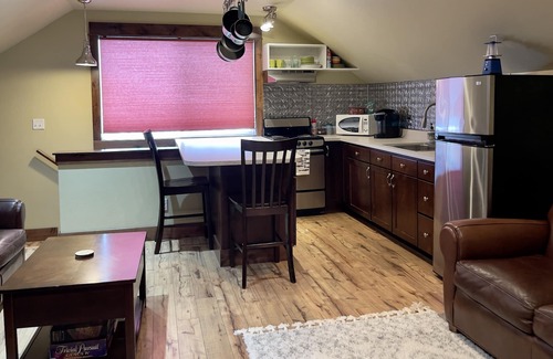 Bozeman Apartamento | Hermoso nuevo apartamento en un entorno rural cerca del centro con vistas a la montaña.