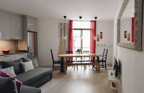 Barrio Gótico Apartamento | COLONIAL CORNER ON LAS RAMBLAS WITH SEA VIEWS
