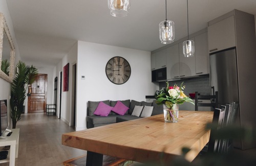 Barrio Gótico Apartamento | COLONIAL CORNER ON LAS RAMBLAS WITH SEA VIEWS