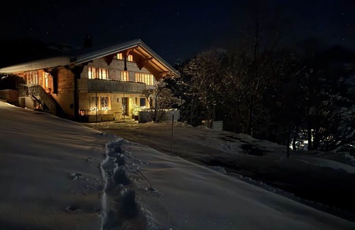 Zweisimmen Apartamento | Precioso apartamento para 3 personas con WIFI, balcón y mascotas permitida