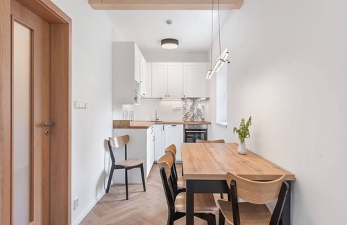 Hrensko Apartamento | Acogedor apartamento para 8 personas con WIFI, TV, patio, mascotas permitida y aparcamiento