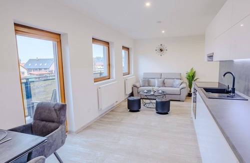 Trebon Apartamento | Acogedor apartamento para 5 personas con WIFI, TV, terraza, vista panorámica y aparcamiento