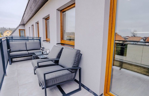 Trebon Apartamento | Acogedor apartamento para 5 personas con WIFI, TV, terraza, vista panorámica y aparcamiento