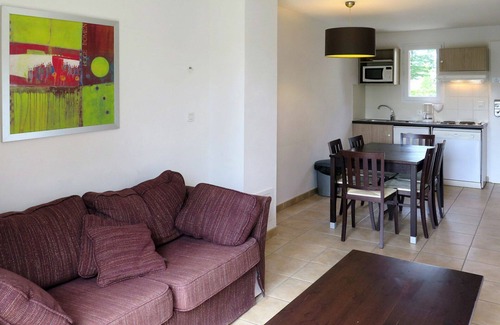 Barbaste Apartamento | Precioso apartamento con WIFI, piscina, TV, terraza, mascotas permitida y aparcamiento