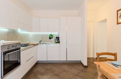 Carlazzo Apartamento | Acogedor apartamento para 4 personas con WIFI, TV, terraza, mascotas permitida y vista panorámica