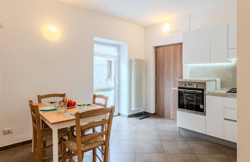 Carlazzo Apartamento | Acogedor apartamento para 4 personas con WIFI, TV, terraza, mascotas permitida y vista panorámica
