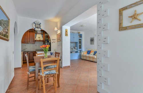 Pomonte Apartamento | Hermoso apartamento para 6 personas con A/C, WIFI, TV, terraza y mascotas permitida
