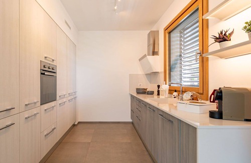 Porlezza Apartamento | Acogedor apartamento para 5 personas con WIFI, A/C, TV, balcón y aparcamiento