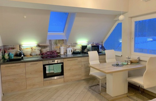 Lesce Apartamento | Hermoso apartamento para 4 personas con WIFI, piscina, A/C, TV y patio